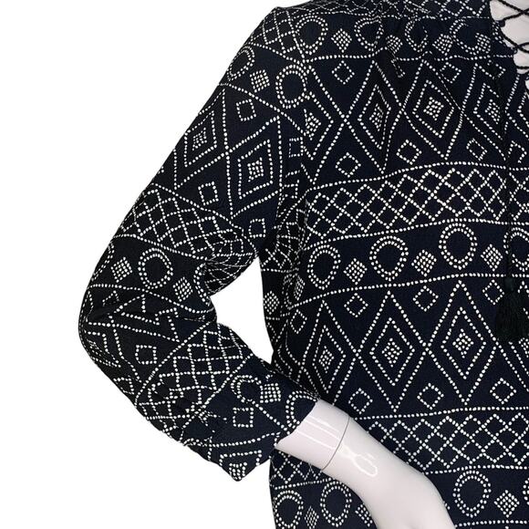 Madewell Boho Top Size XS Black and White Aztec Print Lace Up Long Sleeve - Picture 3 of 10